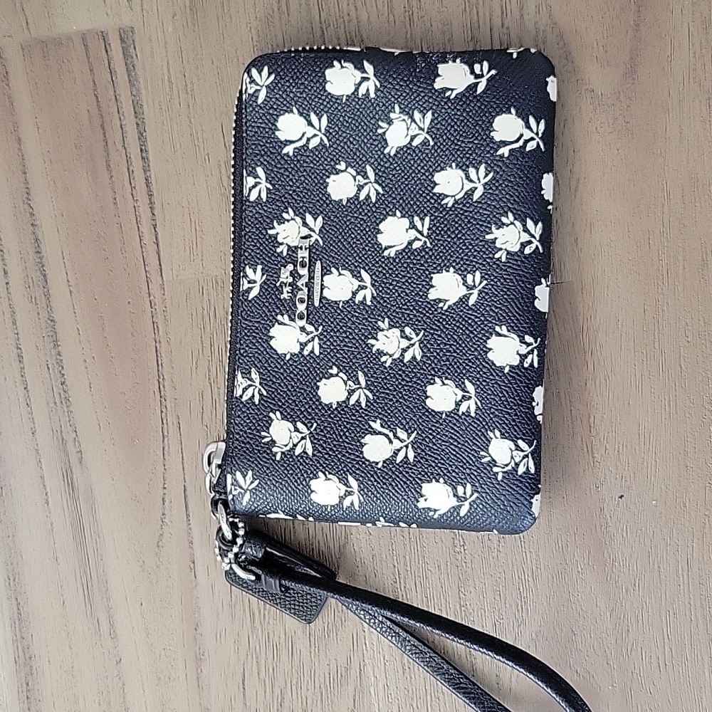 Coach Wristlet Black/Cream Floral